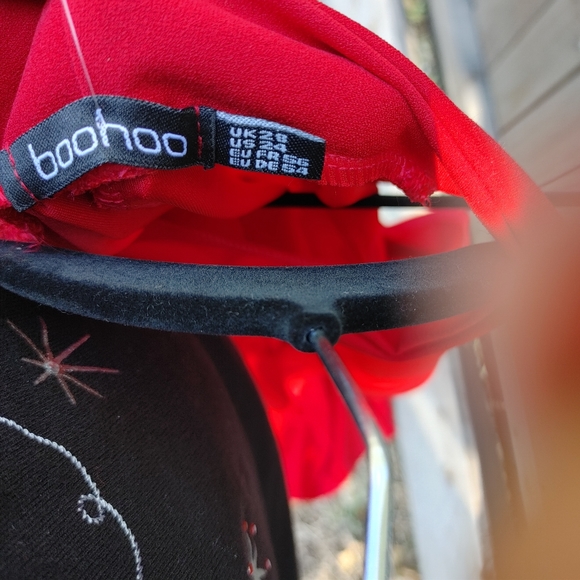 NWT Boohoo Red Formal Cold Shoulder Dress Size 28 - Picture 11 of 15